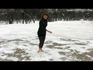 sveta walks barefoot on the fluffy snow. part 2/3.