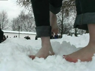 julia and anastasia barefoot in the snow