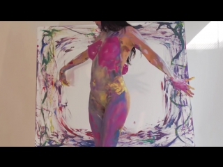 naked girl paints with her body - sexy chick and paint on the body